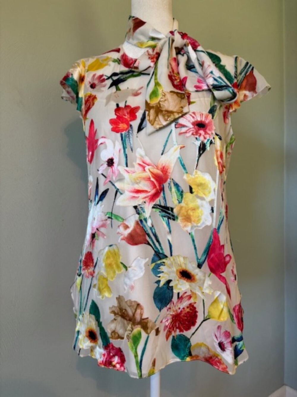 Elie Tahari Bryce Floral Burnout Blouse Flutter Sleeve Tie Neck Size XS